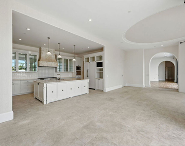 1675 Woods Drive - Photo Thumbnail 5