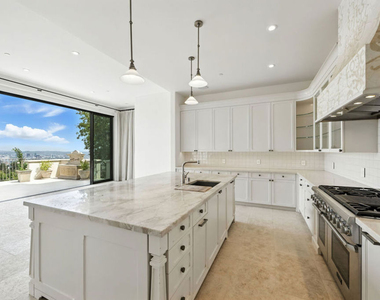 1675 Woods Drive - Photo Thumbnail 6