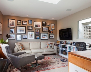 2154 Ridgemont Drive - Photo Thumbnail 13