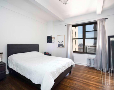 East 11th st - Photo Thumbnail 9