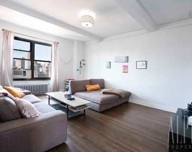 East 11th st - Photo Thumbnail 6