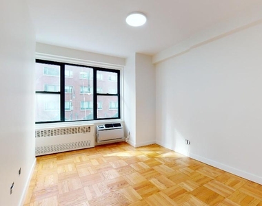Fourth Avenue - Photo Thumbnail 3