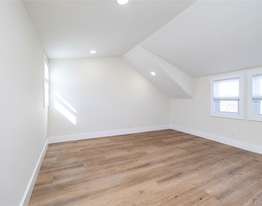 237 Porterfield Place - Photo Thumbnail 11
