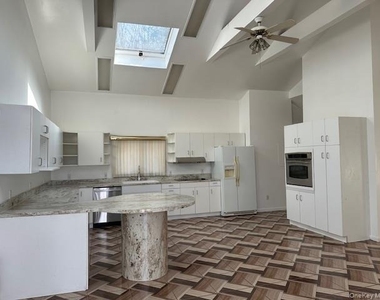 10 Fenwood Drive - Photo Thumbnail 15