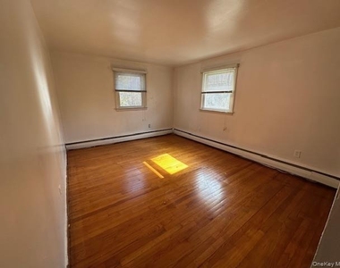 10 Fenwood Drive - Photo Thumbnail 5