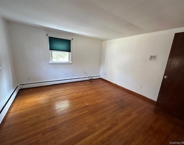 10 Fenwood Drive - Photo Thumbnail 2