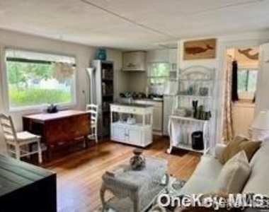 16a Bishop Avenue - Photo Thumbnail 1