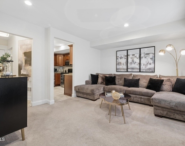 425 Broadway - Photo Thumbnail 5