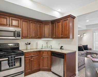 425 Broadway - Photo Thumbnail 6