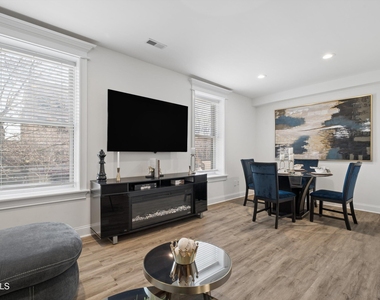 425 Broadway - Photo Thumbnail 8