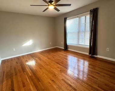 14780 Jordan Lane - Photo Thumbnail 6