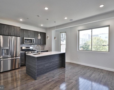 1939 N Darien Street - Photo Thumbnail 2