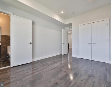 1939 N Darien Street - Photo Thumbnail 10