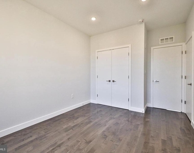 1939 N Darien Street - Photo Thumbnail 7