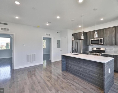 1939 N Darien Street - Photo Thumbnail 4