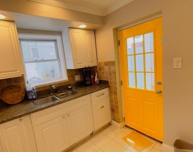 719 N Uber Street - Photo Thumbnail 13