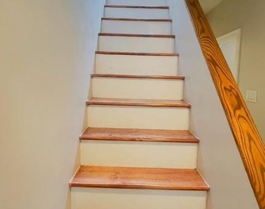 719 N Uber Street - Photo Thumbnail 5