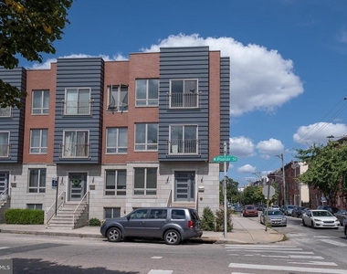 601 Poplar Street - Photo Thumbnail 1