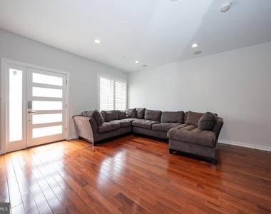 601 Poplar Street - Photo Thumbnail 2