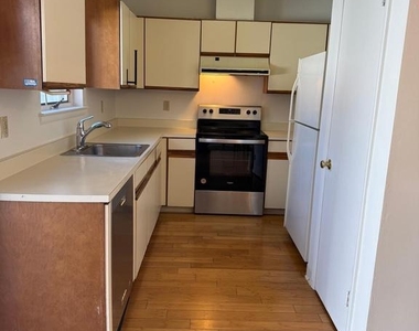 98 William Patterson Ct - Photo Thumbnail 5