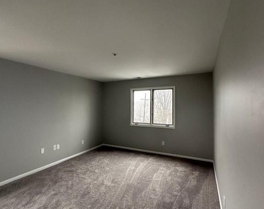 8 Russell Avenue - Photo Thumbnail 28