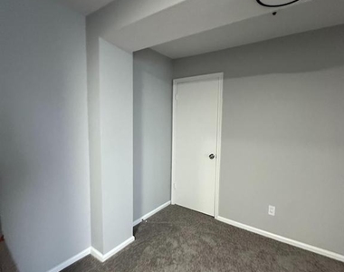 8 Russell Avenue - Photo Thumbnail 12