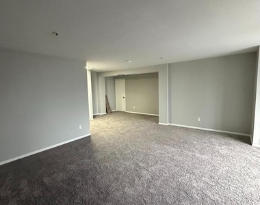 8 Russell Avenue - Photo Thumbnail 9