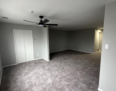 8 Russell Avenue - Photo Thumbnail 8