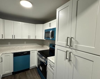 8 Russell Avenue - Photo Thumbnail 3
