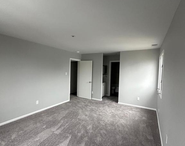 8 Russell Avenue - Photo Thumbnail 29