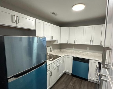 8 Russell Avenue - Photo Thumbnail 4