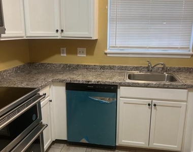 202 Jennifer Drive - Photo Thumbnail 6