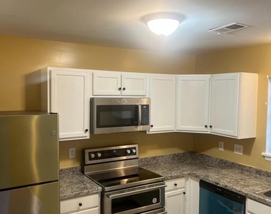 202 Jennifer Drive - Photo Thumbnail 9