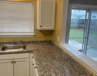 202 Jennifer Drive - Photo Thumbnail 8