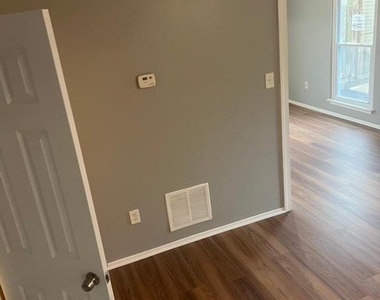 202 Jennifer Drive - Photo Thumbnail 12