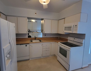 6711 Park Heights Avenue - Photo Thumbnail 4