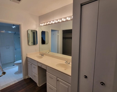 6711 Park Heights Avenue - Photo Thumbnail 6