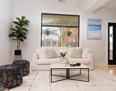 3309 22nd Street Ne - Photo Thumbnail 1