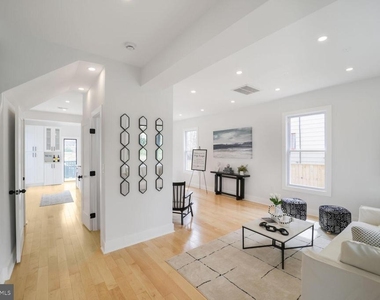 3309 22nd Street Ne - Photo Thumbnail 18