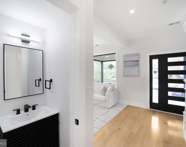 3309 22nd Street Ne - Photo Thumbnail 17