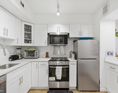 2141 Wisconsin Avenue Nw - Photo Thumbnail 2