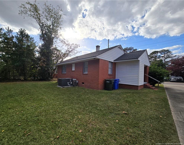 479 Mcbain Drive - Photo Thumbnail 3