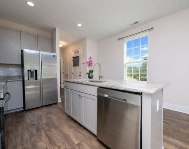 1026 Abbott Street - Photo Thumbnail 5