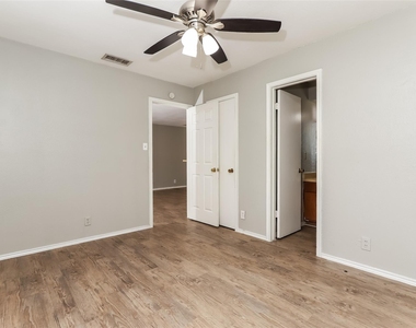 6801 Stonleigh Pl - Photo Thumbnail 10