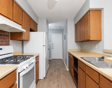 6801 Stonleigh Pl - Photo Thumbnail 6