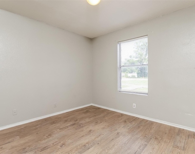 6801 Stonleigh Pl - Photo Thumbnail 11