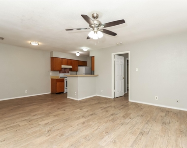 6801 Stonleigh Pl - Photo Thumbnail 2
