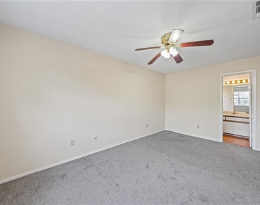 1015 E Yager Ln - Photo Thumbnail 12
