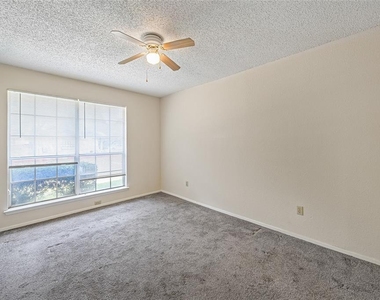 1015 E Yager Ln - Photo Thumbnail 9