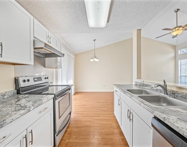 1015 E Yager Ln - Photo Thumbnail 3